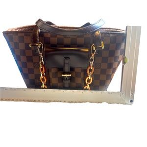 LOUIS
VUITTON
Damier canvas
Manosque
PM N51121